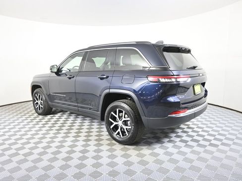 Used 2023 Jeep Grand Cherokee Limited w/ Luxury Tech Group II image 4