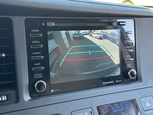 Used 2020 Toyota Sienna XLE w/ XLE Navigation Package FWD image 19