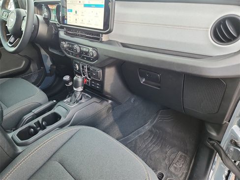 Used 2024 Jeep Wrangler Willys image 19