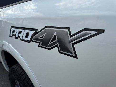 Used 2018 Nissan Titan PRO-4X w/ Pro-4x Convenience Package AWD/4WD image 17