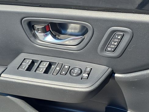 Used 2025 Honda Pilot TrailSport image 29