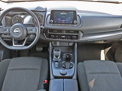 Used 2024 Nissan Rogue SV AWD/4WD image 2