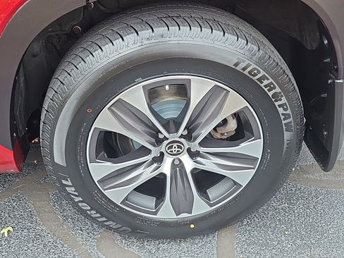 Used 2020 Toyota Highlander XLE image 27