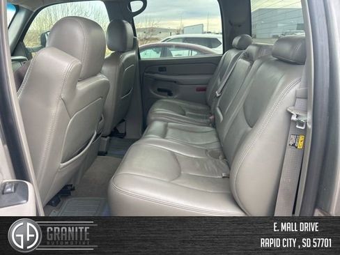 Used 2006 Chevrolet Silverado 2500 LT w/ Heavy-Duty Power Package image 12