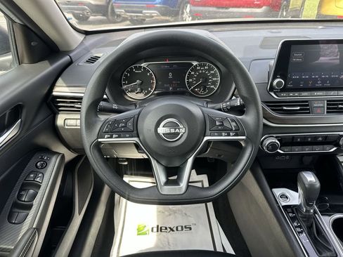 Used 2024 Nissan Altima 2.5 SV FWD image 14