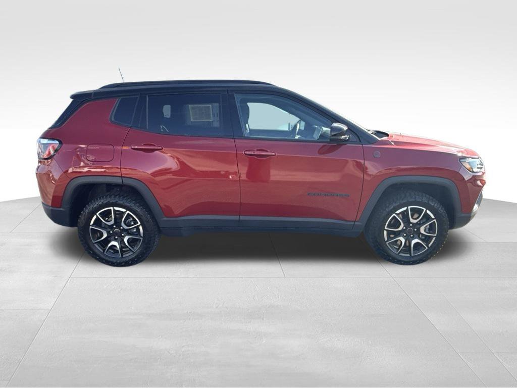 Used 2025 Jeep Compass Trailhawk AWD/4WD image 7