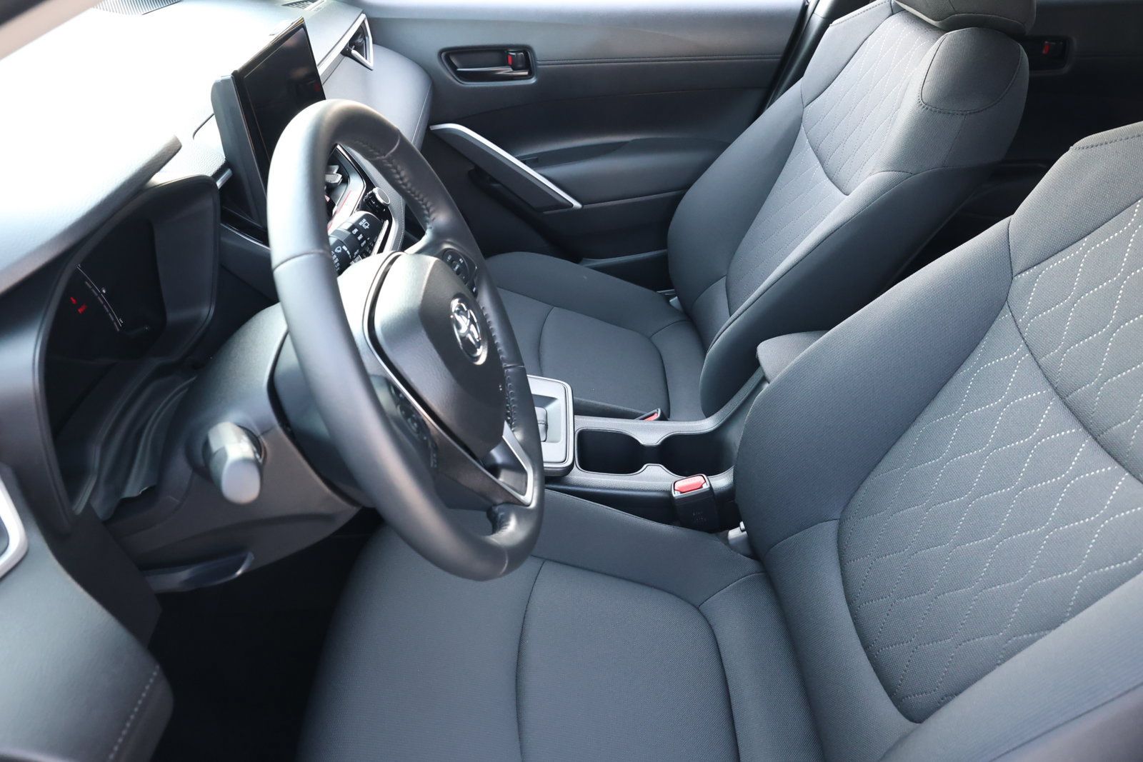Used 2026 Toyota Corolla Cross LE FWD image 15