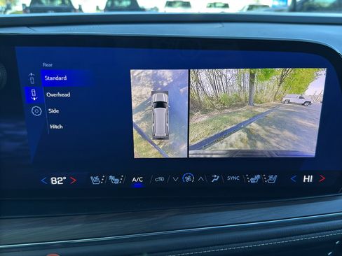 Used 2025 Chevrolet Suburban Premier RWD image 27
