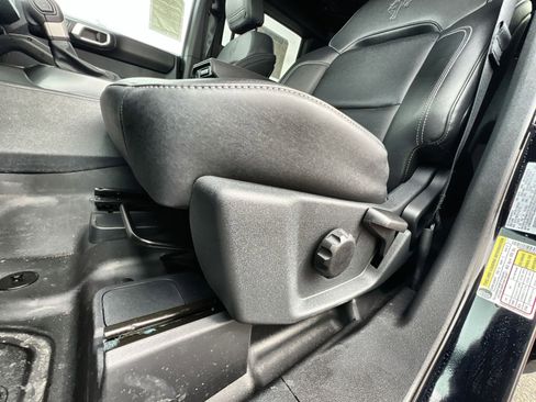 New 2025 Ford Bronco Badlands image 14