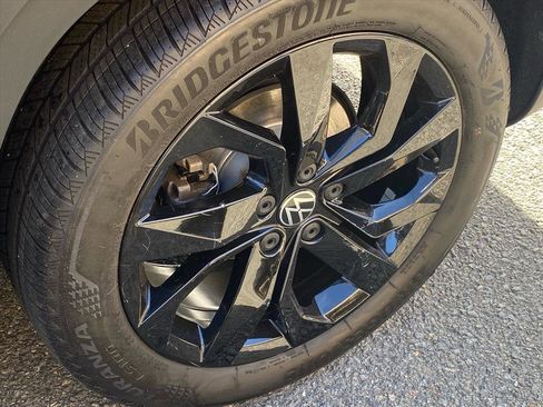 Certified 2023 Volkswagen Taos SE w/ Black Wheel Package image 22