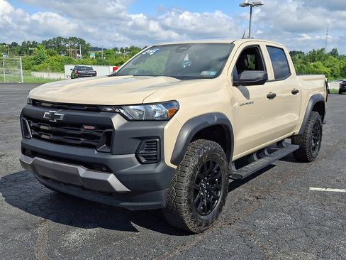 Certified 2024 Chevrolet Colorado Trail Boss w/ Advanced Trailering Package AWD/4WD image 3