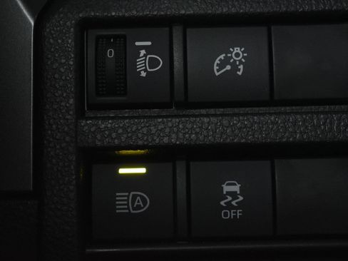 Used 2025 Toyota Tacoma TRD Sport AWD/4WD image 17