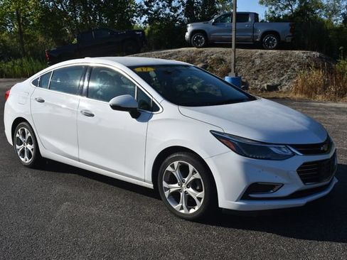 Used 2017 Chevrolet Cruze Premier FWD image 1