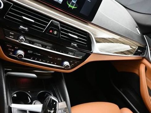 Used 2022 BMW 530i w/ M Sport Package RWD image 16