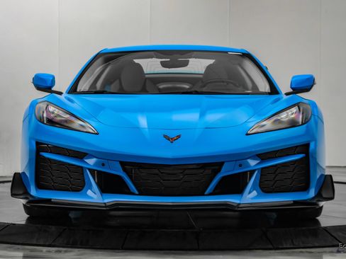 Used 2023 Chevrolet Corvette Z06 w/ Z07 Performance Package RWD image 37