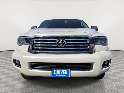 Used 2018 Toyota Sequoia Platinum AWD/4WD image 2