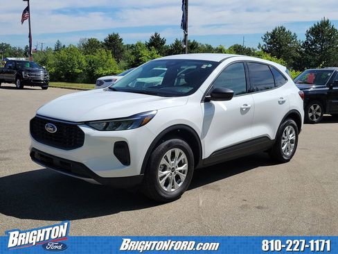 Used 2026 Ford Escape Active w/ Tech Pack #1 AWD/4WD image 2