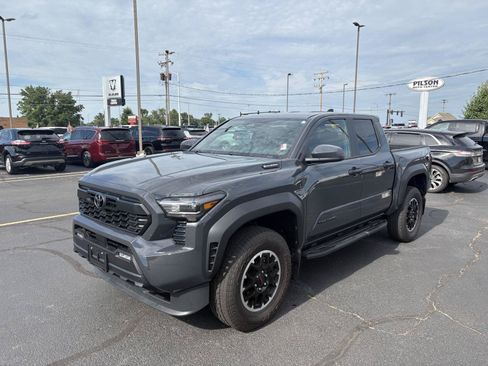 Used 2025 Toyota Tacoma TRD Off-Road AWD/4WD image 21