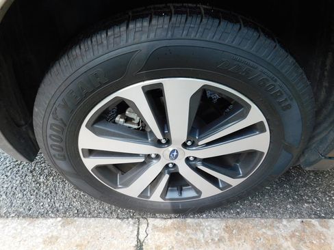 Used 2018 Subaru Outback 2.5i Limited AWD/4WD image 9