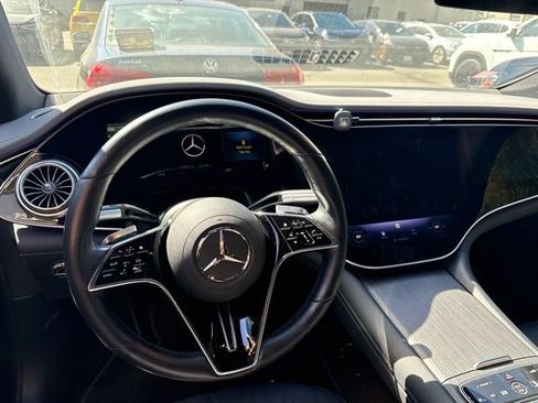 Used 2022 Mercedes-Benz EQS 580 4MATIC Sedan image 6