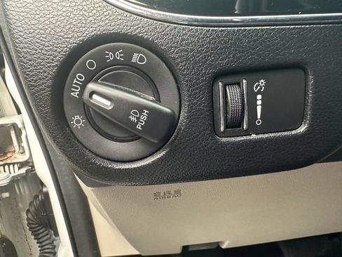 Used 2019 Dodge Grand Caravan SXT FWD image 11
