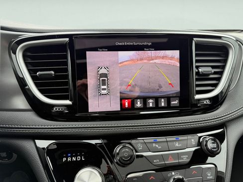 New 2026 Chrysler Pacifica Select image 15