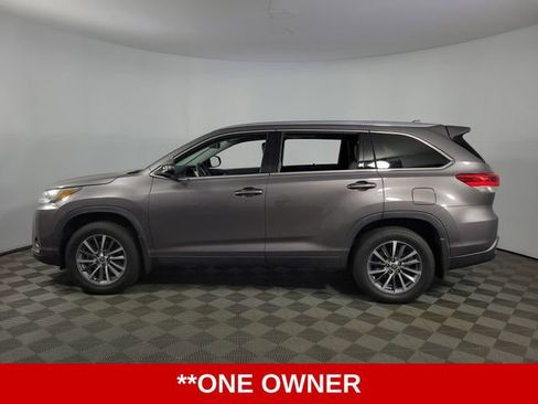 Used 2019 Toyota Highlander XLE AWD/4WD image 6