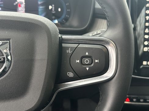 Used 2025 Volvo XC40 B5 Ultra image 28