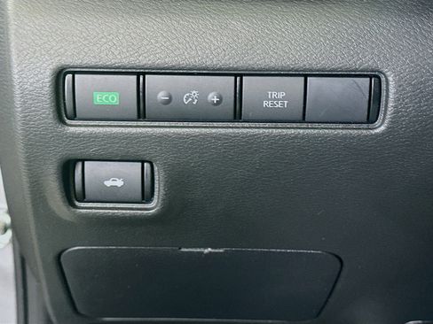 Used 2024 Nissan Sentra SV image 16