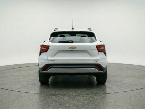 Used 2025 Chevrolet Trax LT w/ LT Convenience Package FWD image 7