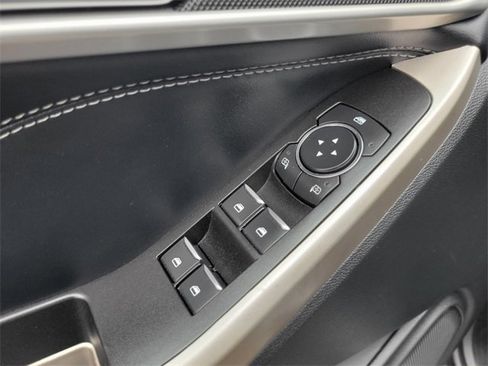 Certified 2022 Ford Explorer XLT image 16