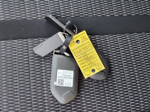 Certified 2025 Kia Sorento LX image 32