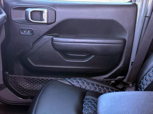 Used 2023 Jeep Gladiator Sport image 17