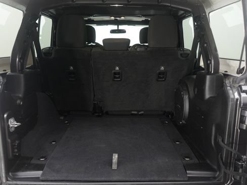 Used 2019 Jeep Wrangler Unlimited Rubicon w/ Dual Top Group AWD/4WD image 13