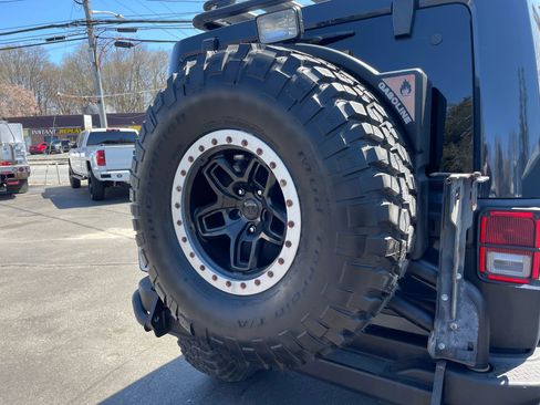 Used 2017 Jeep Wrangler Unlimited Rubicon w/ Cold Weather Group image 20