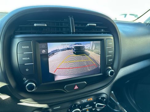 Used 2022 Kia Soul LX image 21