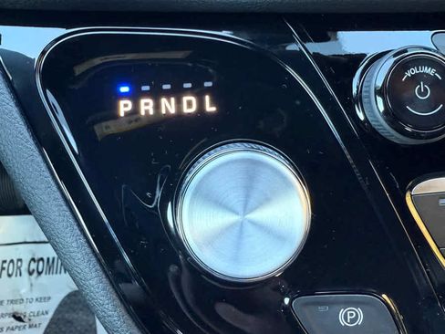 New 2026 Chrysler Pacifica Select image 22