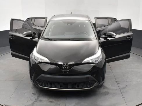 Used 2022 Toyota C-HR XLE image 10