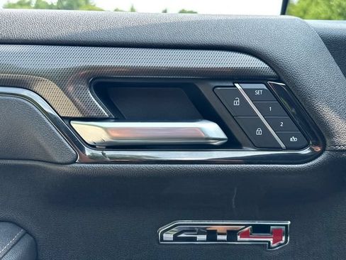 Used 2025 GMC Sierra 1500 AT4 w/ Technology Package AWD/4WD image 25