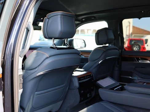 Used 2023 Jeep Grand Wagoneer Series II image 46