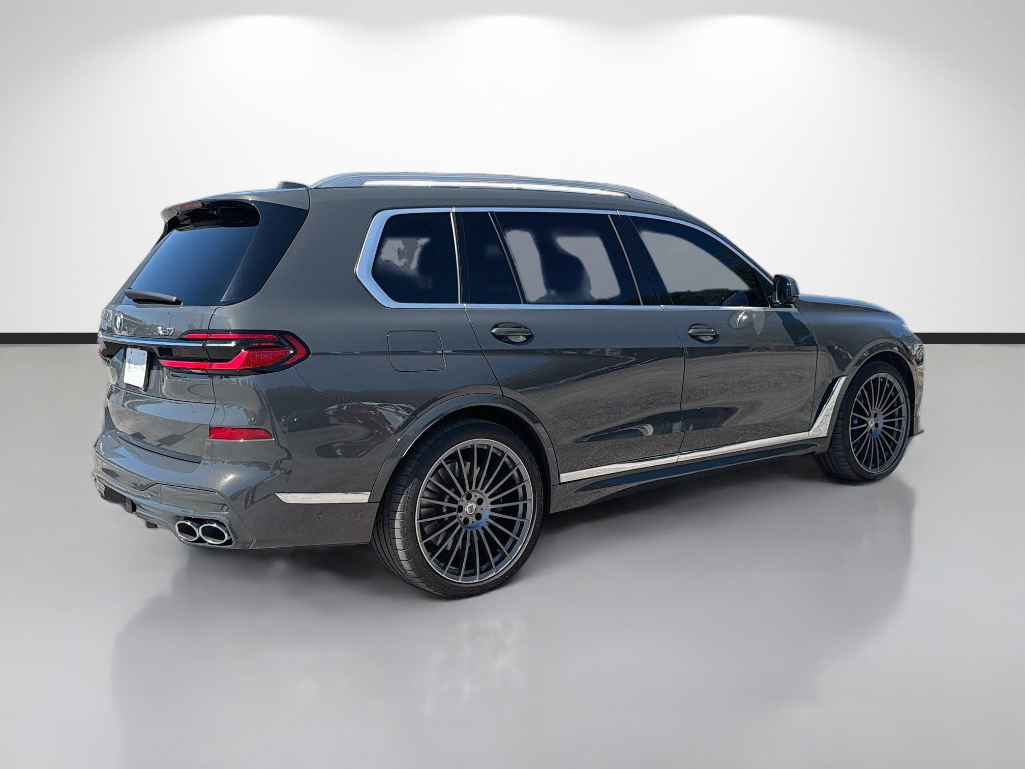 Used 2024 BMW ALPINA XB7 AWD/4WD image 3