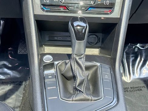 Used 2022 Volkswagen Tiguan SE FWD image 22