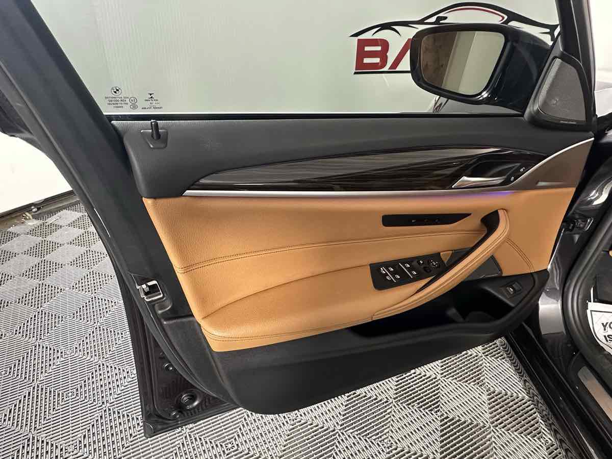 Used 2019 BMW 540i w/ Premium Package RWD image 16