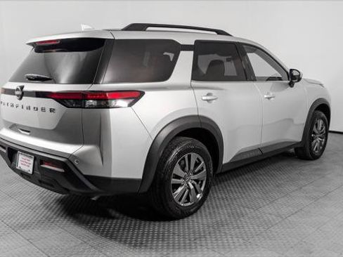 Used 2025 Nissan Pathfinder SV FWD image 8