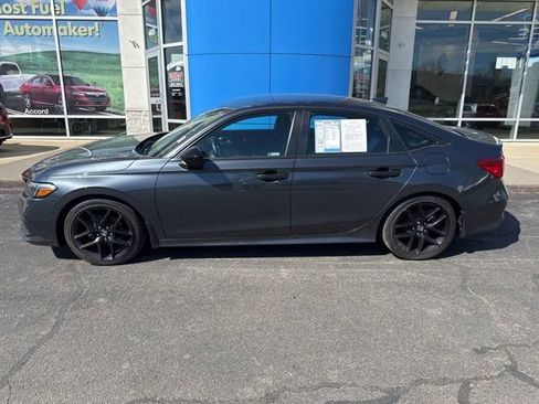 Used 2023 Honda Civic Sport image 2