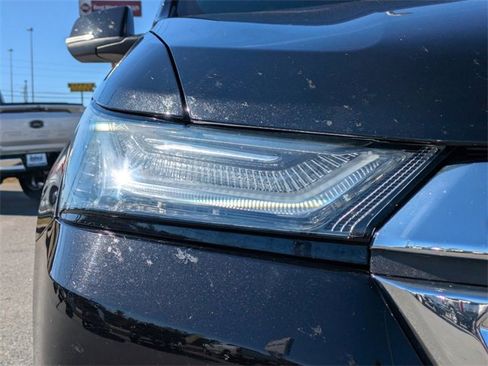 Used 2023 Chevrolet Traverse LT image 11