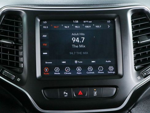 Used 2021 Jeep Cherokee Latitude Lux w/ Comfort/Convenience Group AWD/4WD image 18