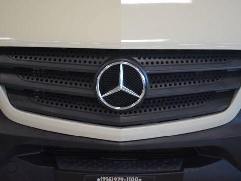 Used 2017 Mercedes-Benz Sprinter 2500 image 7