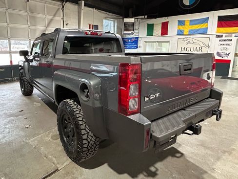 Used 2009 HUMMER H3T image 3