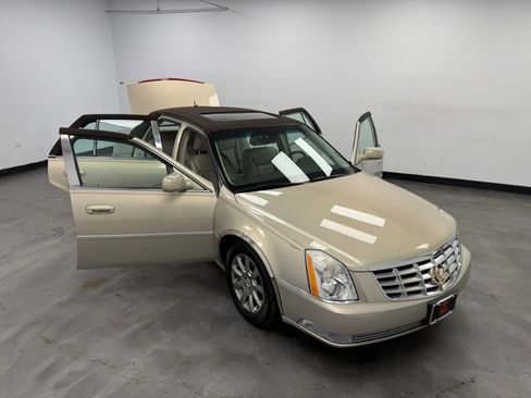 Used 2008 Cadillac DTS w/ Sun And Sound Package FWD image 28